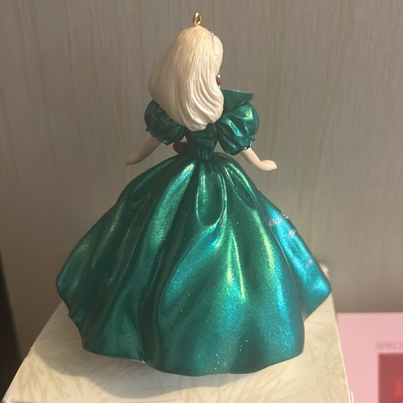 Hallmark keepsake holiday Barbie ornament collector series 1995 - Picture 3 of 5